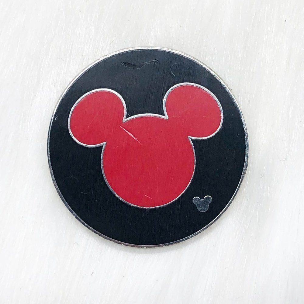 🔮 5/$25‎ Disney Cast Lanyard Red Mickey Mouse Icon Pin